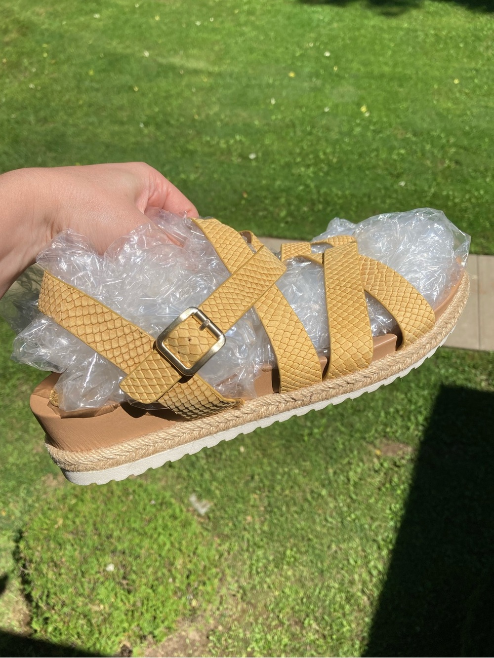 Sofft Yellow Reptile Print Textured Yellow Leather Strappy Sandals Size 9.5
